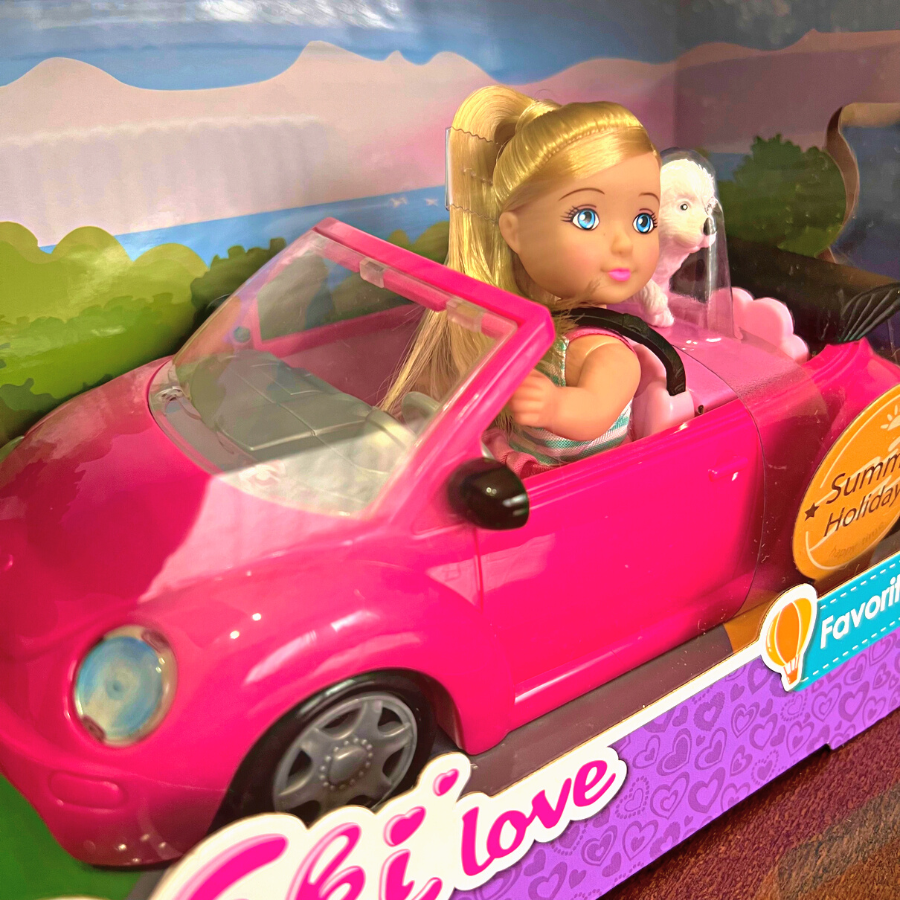 Kiki Love - Lutka u autu